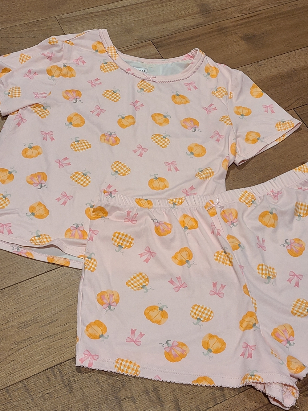 Womens Pink Pumpkin Print Short Pajama Set - Size Medium!